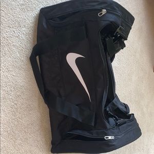 large nike duffel bag